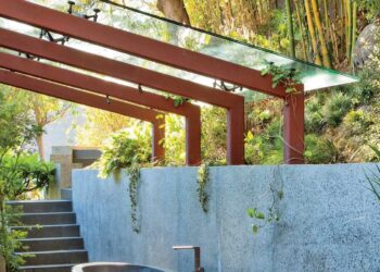 Pergolado de vidro: o que é, vantagens e ideias para se inspirar