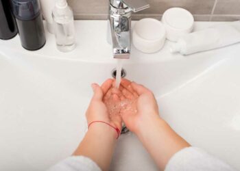 Limpeza de banheiro: importância, produtos e como fazer passo a passo