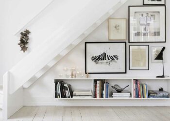 Decoração embaixo da escada: 50 ideias para você se inspirar