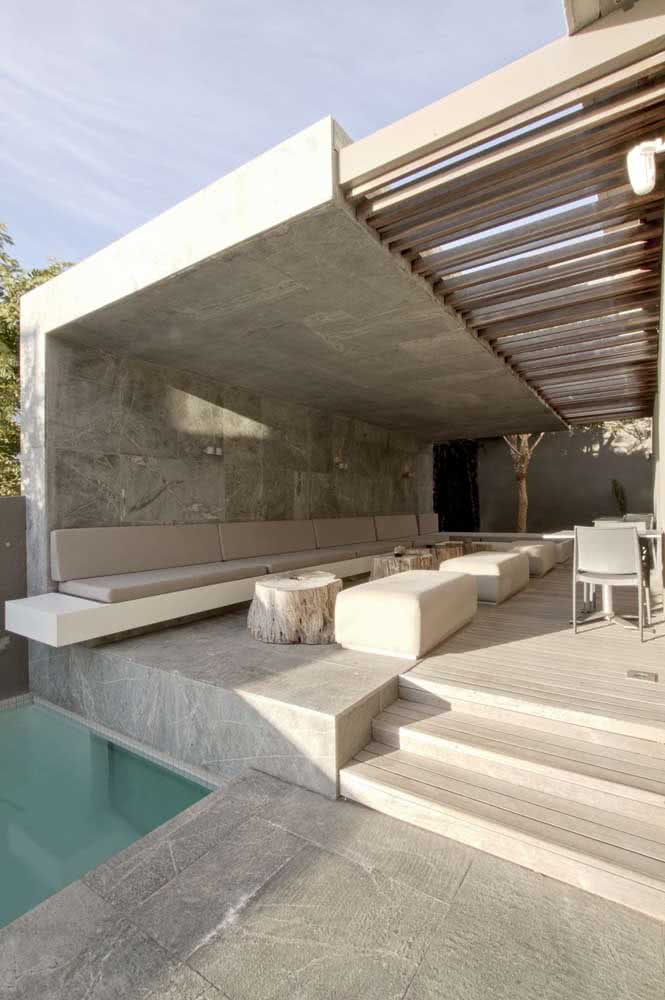 Pergolado de concreto e madeira para a área da piscina
