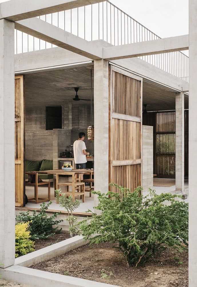 Pergolado de concreto com madeira: harmonia entre os elementos