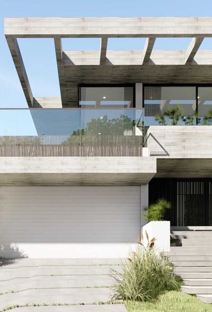 Fachada de casa com pergolado de concreto: elemento moderno e diferenciado