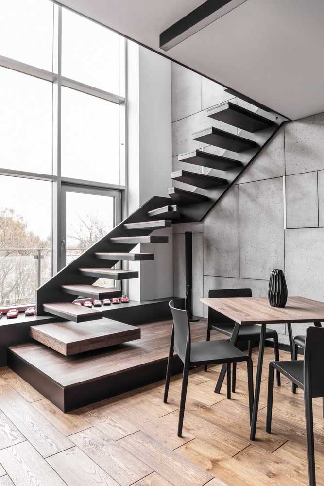 Escada flutuante de concreto e madeira em formato L