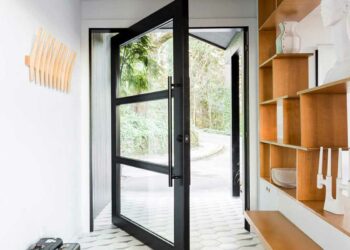 Porta preta: tipos, dicas para escolher a sua e inspirações lindas