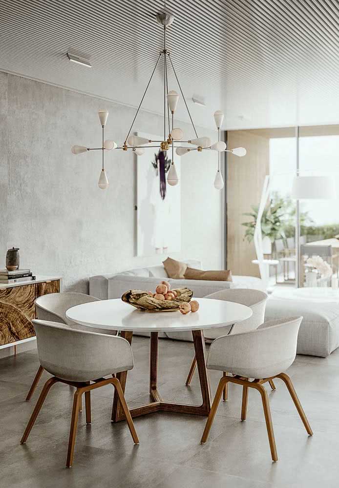 Mesa redonda com tampo de mármore para uma sala de jantar chiquérrima! 
