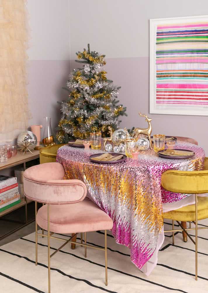 Muito glam para uma mesa de Natal feminina e charmosa.