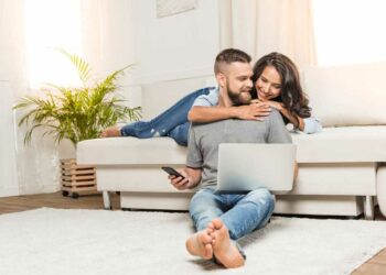 Morar junto: sinais de que está na hora e dicas para dar tudo certo