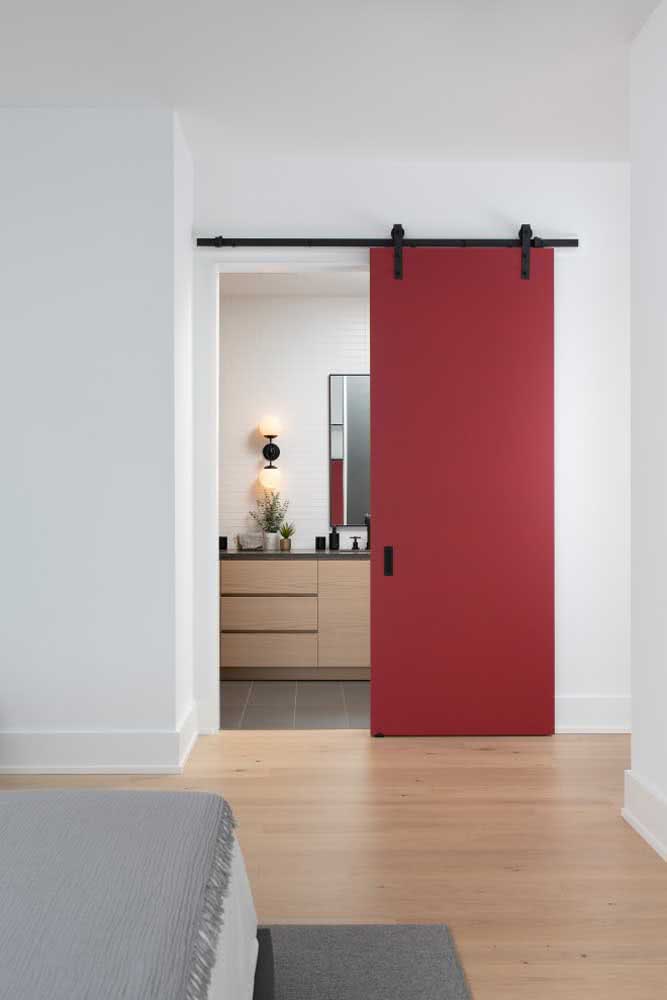 Já pensou em ter uma porta de correr para quarto vermelha?
