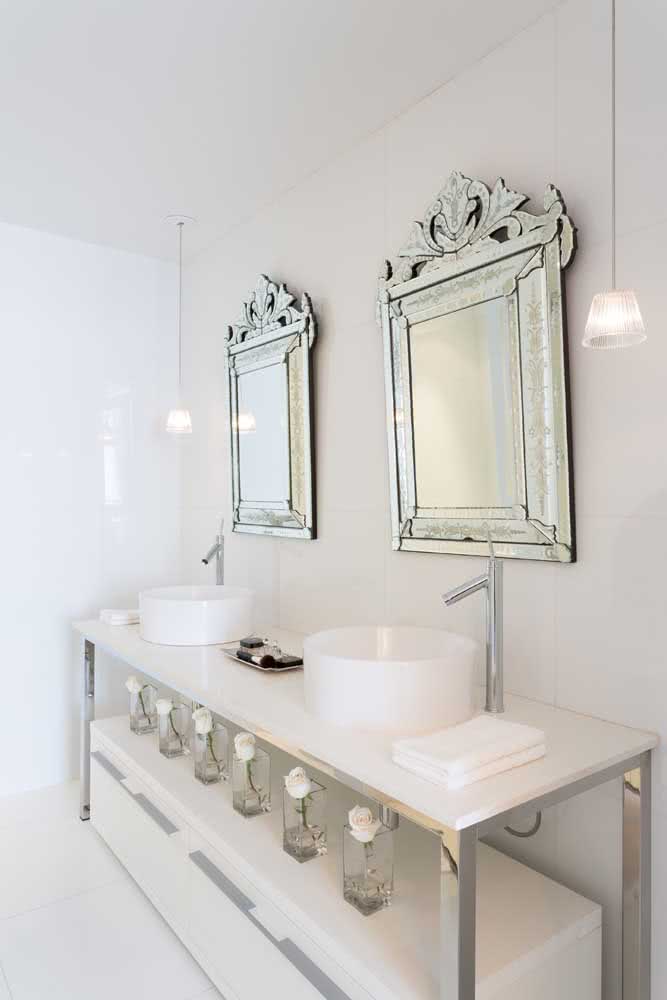 Quanto mais detalhes, mais clássico e charmoso fica o espelho decorativo veneziano