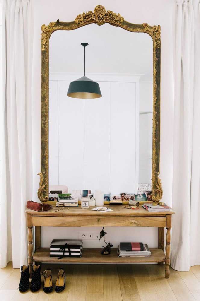 Espelho veneziano grande e dourado. Um luxo em qualquer quarto! 