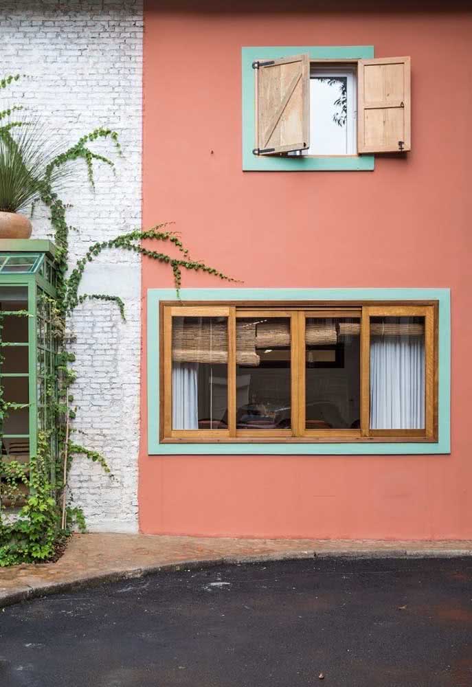 Reforme a fachada da casa antiga usando cores