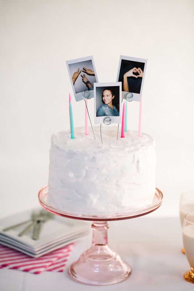 Que tal fazer um topper de bolo engraçado com suas melhores lembranças?