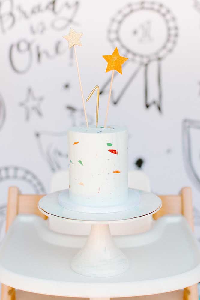 Topper de bolo para aniversário de 1 ano. As estrelinhas e a idade da criança foram suficientes