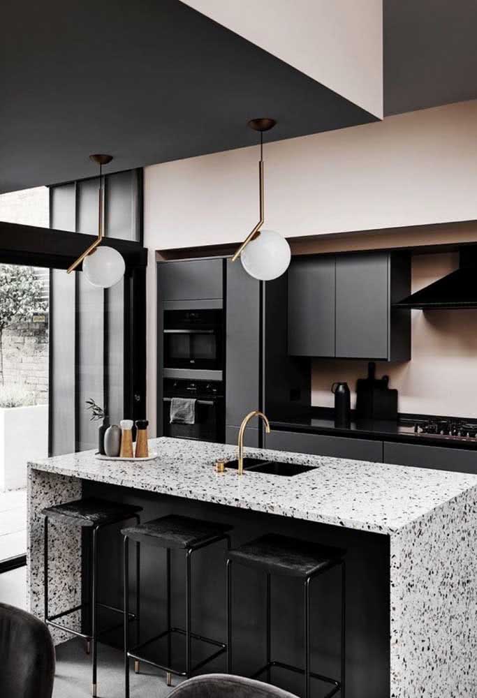 Já pensou em usar granilite na decoração da cozinha conceito aberto com ilha?