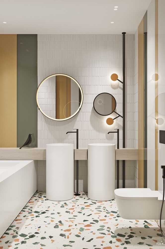 Um banheiro moderno tem tudo a ver com o espelho redondo com led