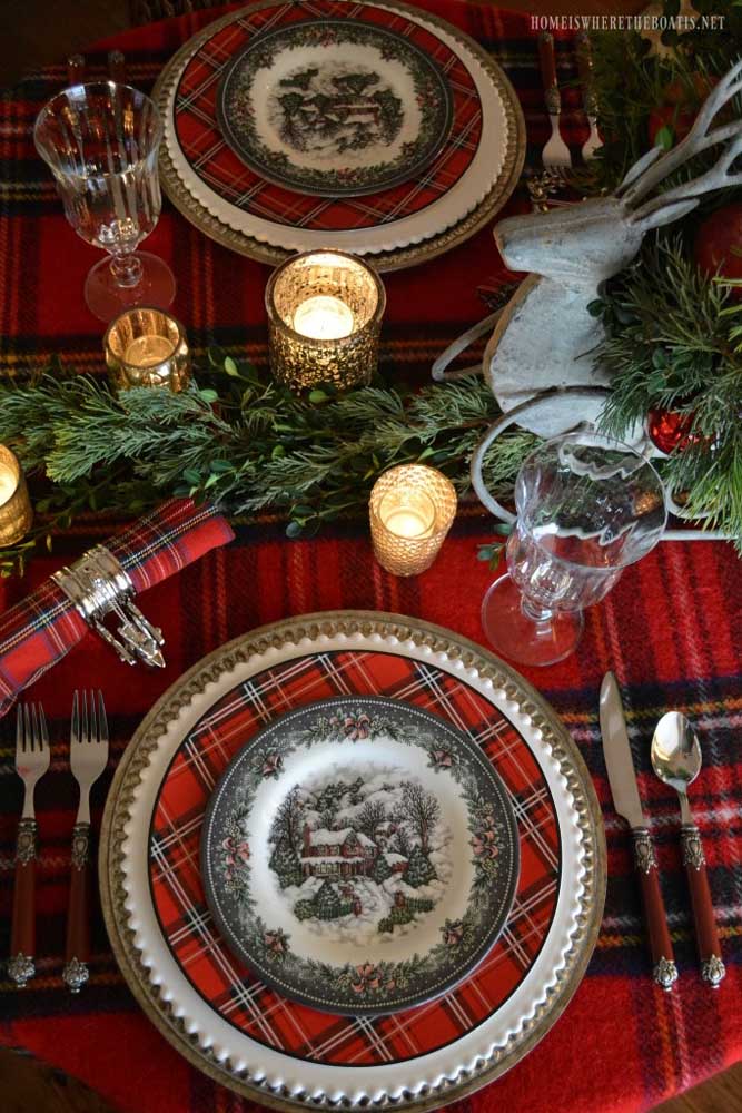 O sousplat dourado de natal é perfeito para aquelas mesas de estilo bem tradicional