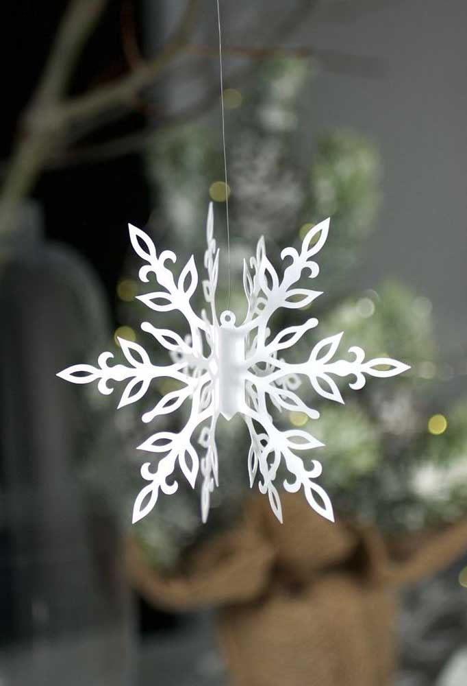 Faça você mesmo: flocos de neve 3D em papel para decorar o quarto infantil da Frozen