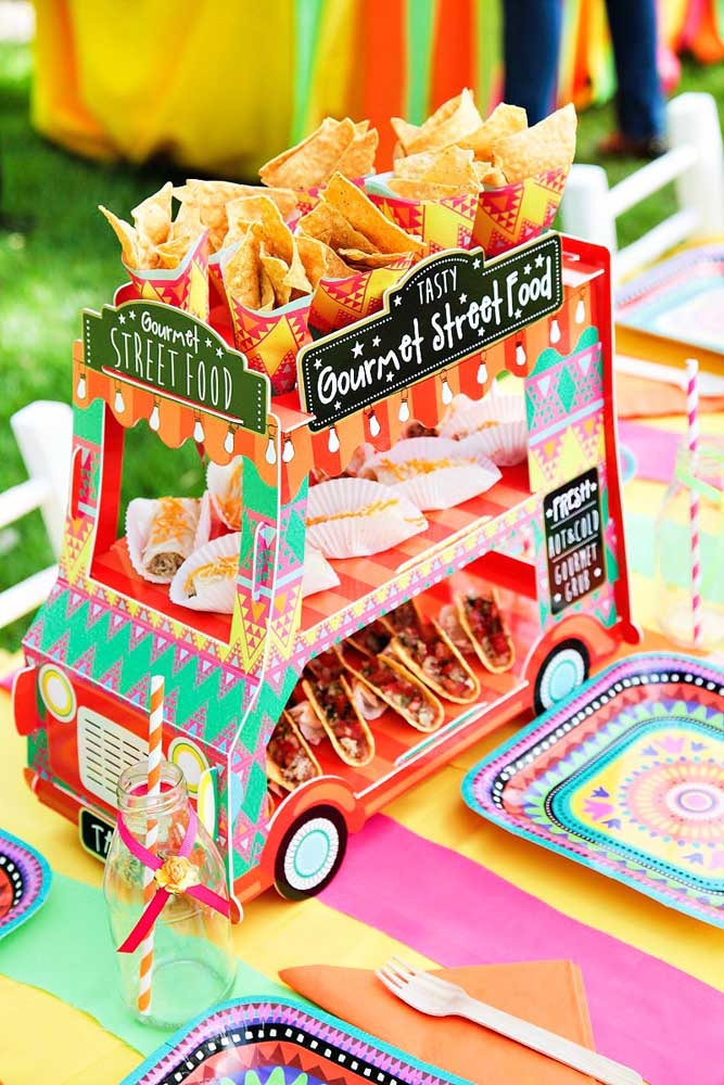 As comidas de rua são a inspiração dessa festa na caixa infantil criativa