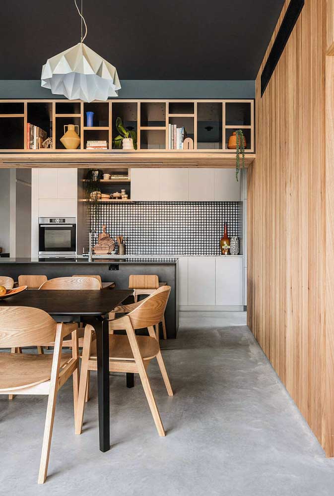 Cozinha com ilha simples funcionando como divisória de ambientes 