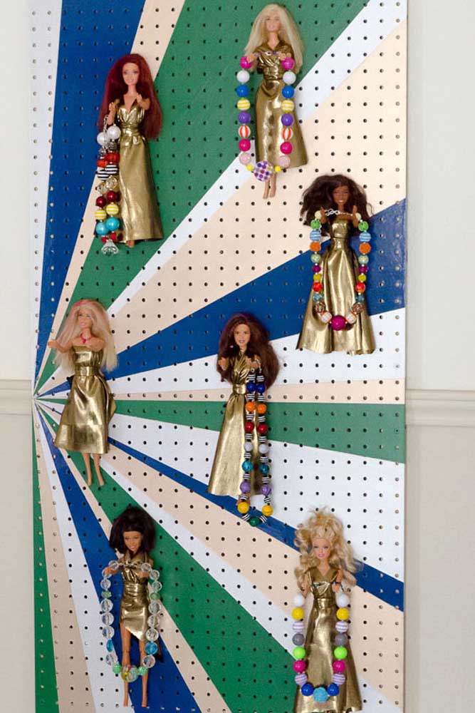 Um jeito criativo de expor a coleção de Barbies
