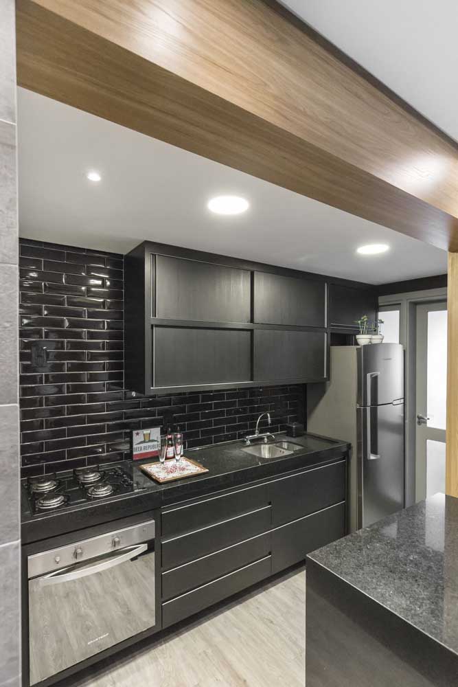 Granito preto na cozinha para um visual moderno
