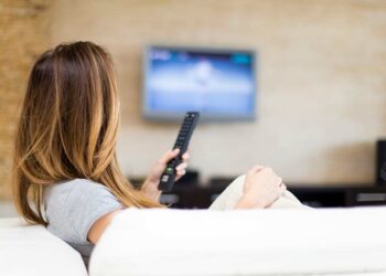 Distância entre TV e sofá: descubra como determinar corretamente aqui