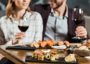 Etiqueta à mesa: 18 dicas essenciais para você se portar bem