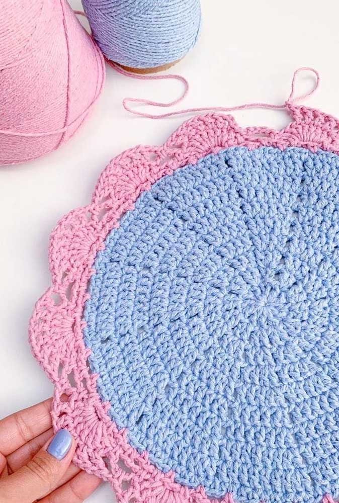Garanta o destaque do bico de crochê usando uma cor diferente só para ele