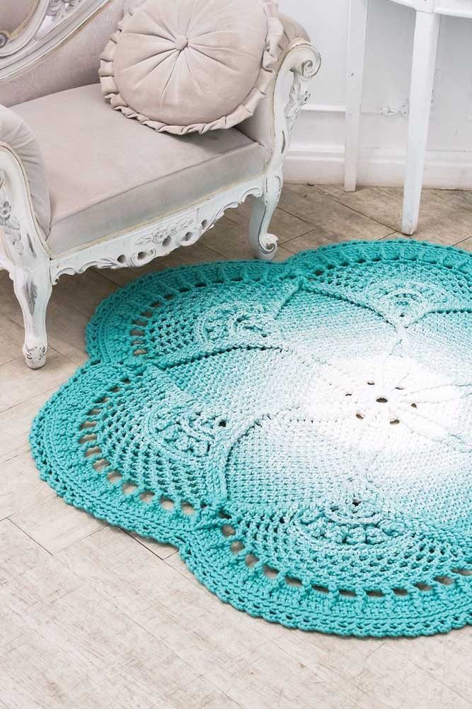Bico de crochê simples para contornar o tapete em forma de flor