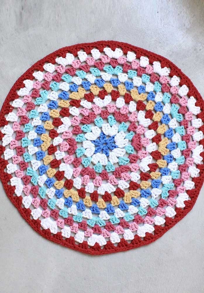 Bico de crochê simples para tapete redondo. Escolha uma cor e pronto 