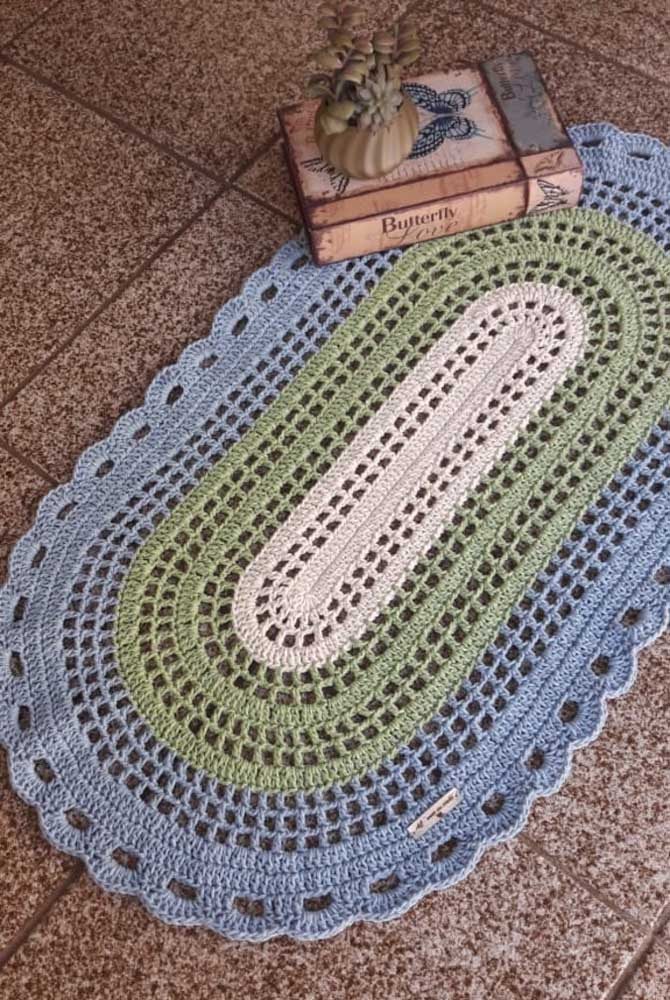 Bico de crochê para tapete oval na mesma cor para um visual mais neutro 