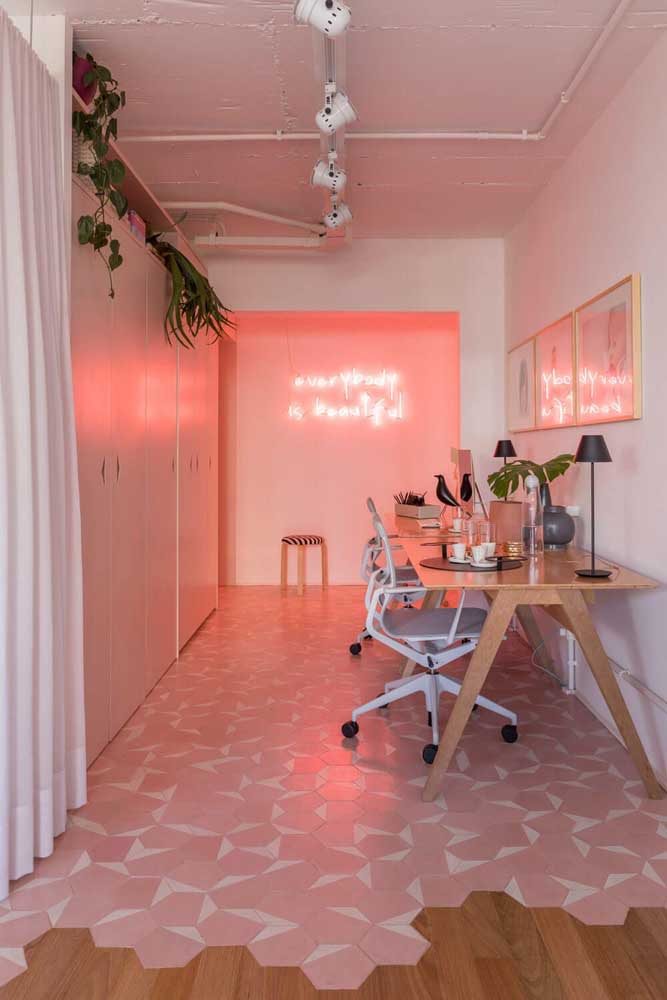 Home office rosa millennial. Porque não?