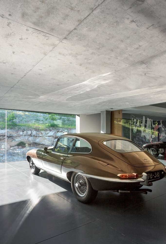 Cerâmica para garagem interna em peças grandes para ajudar a deixar o espaço mais amplo e moderno