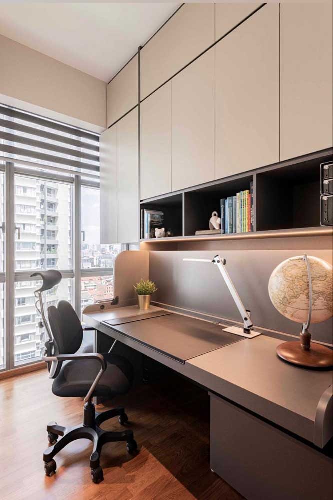 Escritório planejado para apartamento: aproveite a luz natural para posicionar a mesa de trabalho