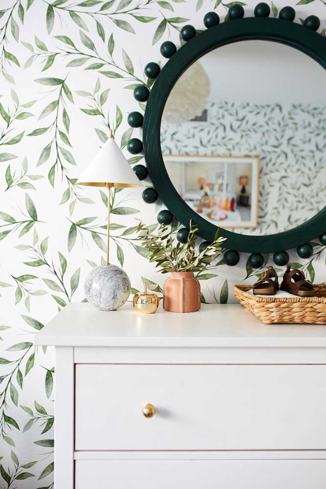 Papel de parede com folhas: a cara da decoração do quarto de bebê safari
