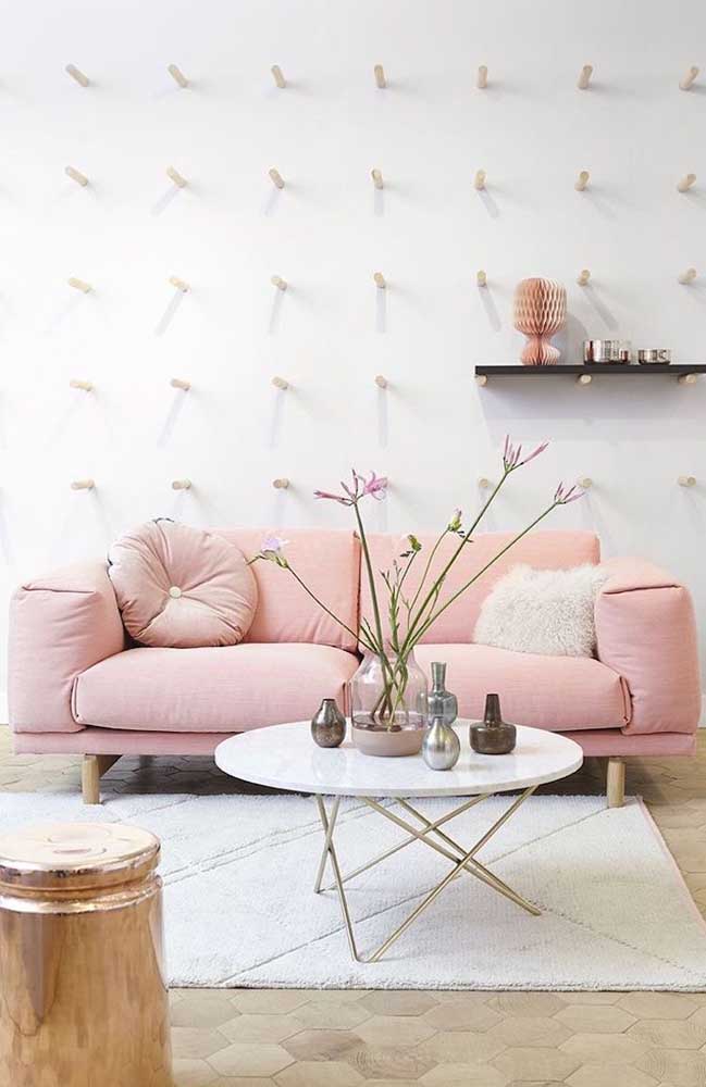 Sala com sofá rosa: para quem deseja sair do convencional