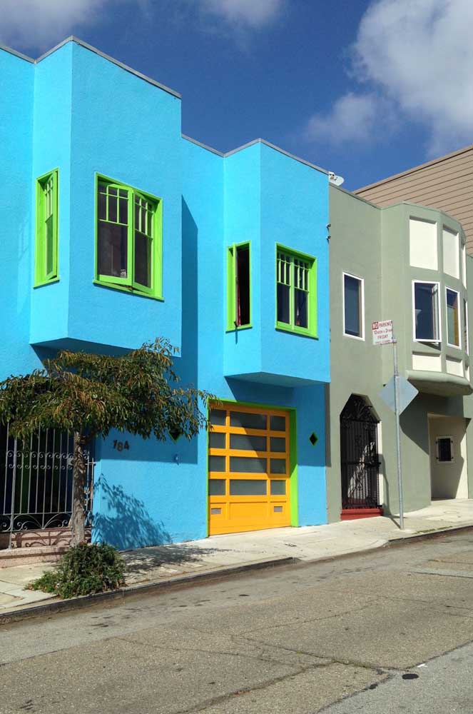 Uma ótima ideia de cores para fachadas de casas populares