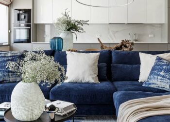 Sofá azul marinho: como escolher, dicas e modelos para inspirar