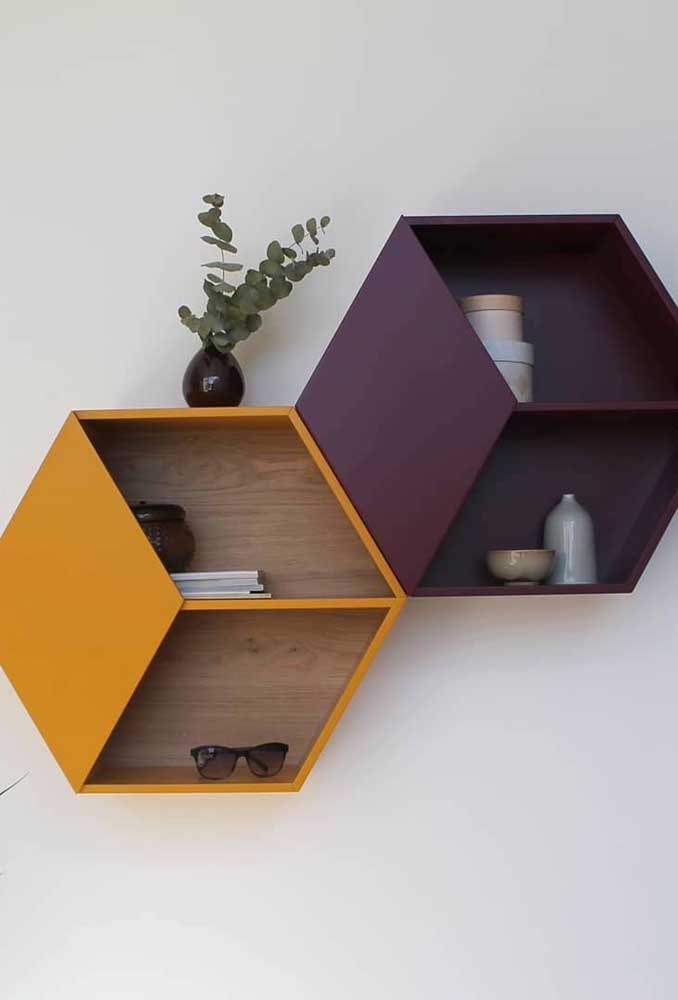 Composição de nichos hexagonais: cores e formato moderno
