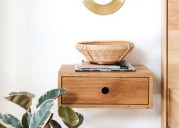 Mesa de cabeceira moderna: tipos, dicas para escolher e ideias lindas