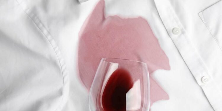 Como Tirar Mancha de Vinho da Roupa: Diferentes Maneiras para Tentar