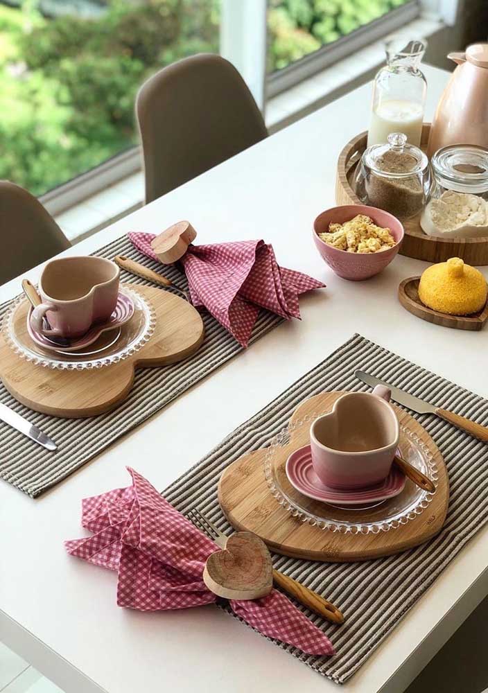 Jogo americano de tecido retangular para uma mesa prática e bonita no café da manhã