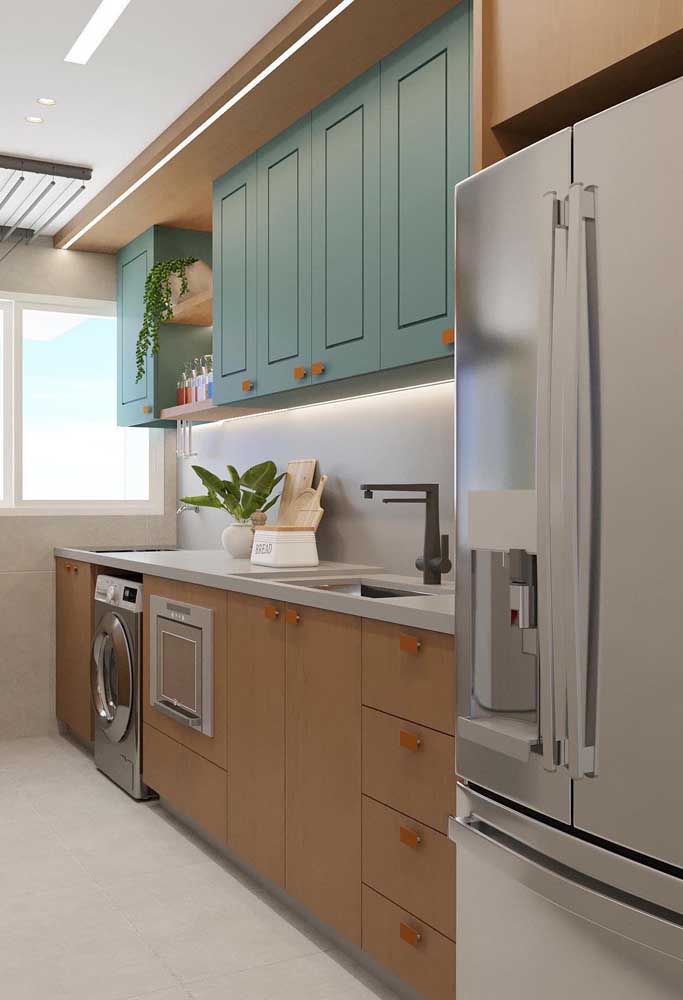 Cores suaves e delicadas nesse projeto de cozinha planejada pequena e moderna para apartamento