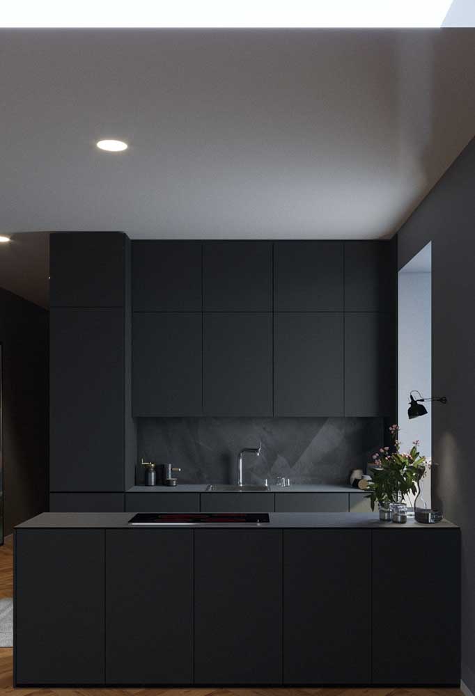 E por falar em preto, essa cozinha planejada pequena e moderna é de cair o queixo
