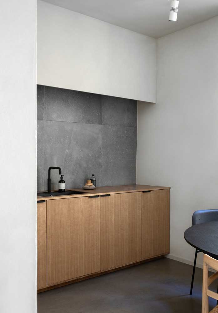 Cozinha planejada pequena e moderna com decoração minimalista