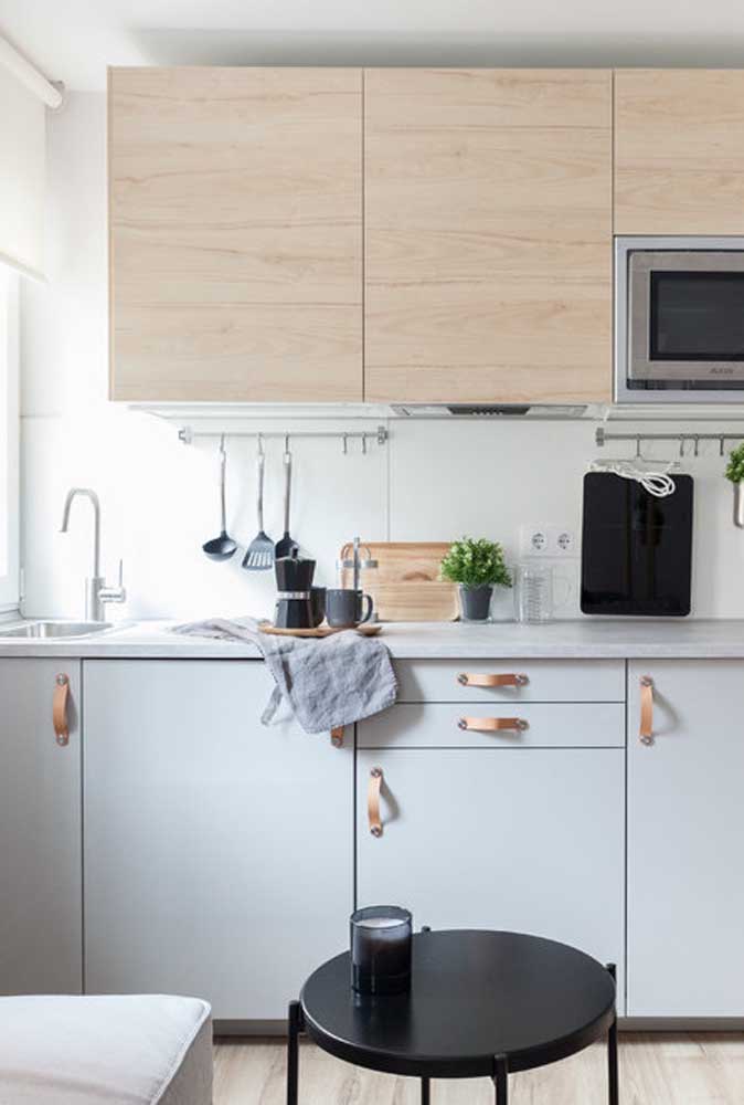 Aposte nos detalhes para enriquecer a decoração da cozinha planejada pequena e moderna