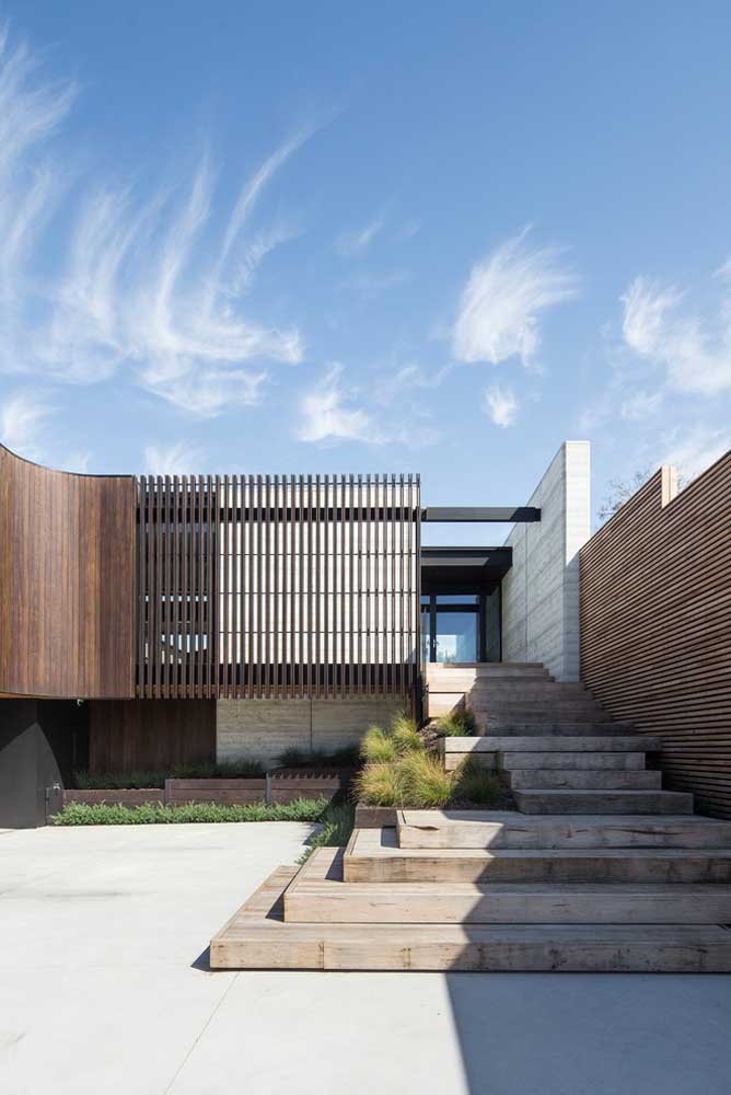 Modernidade e estilo presentes nessa proposta de fachada de casa bonita com muro