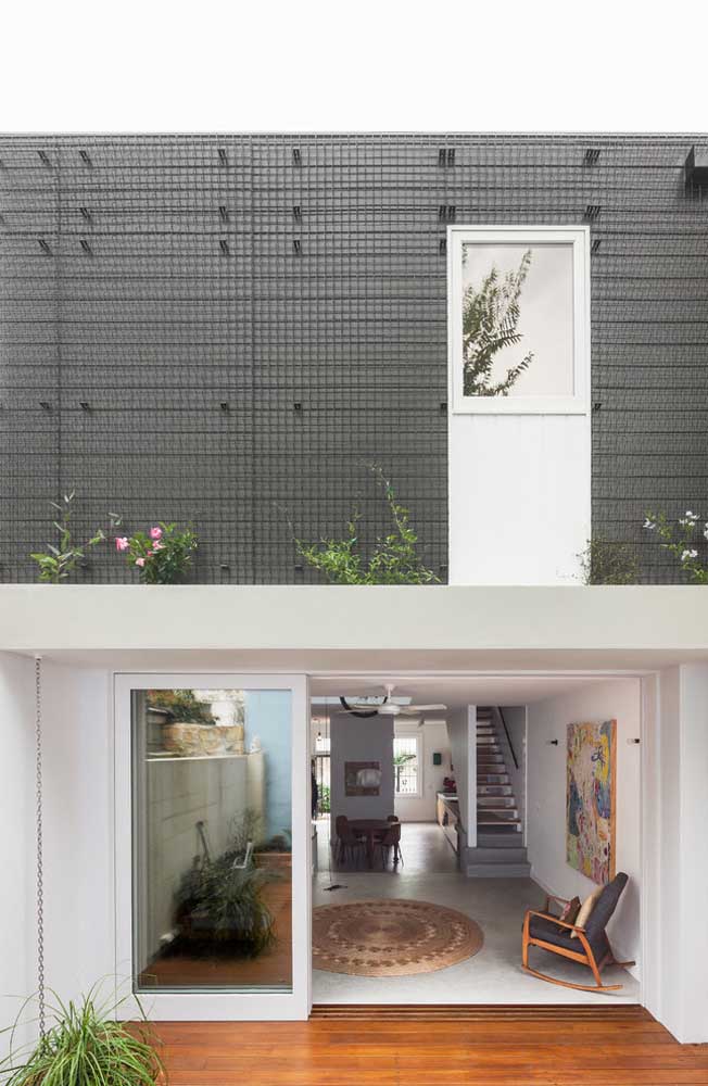 Inspiração de fachada de casa bonita e simples com visual clean e minimalista