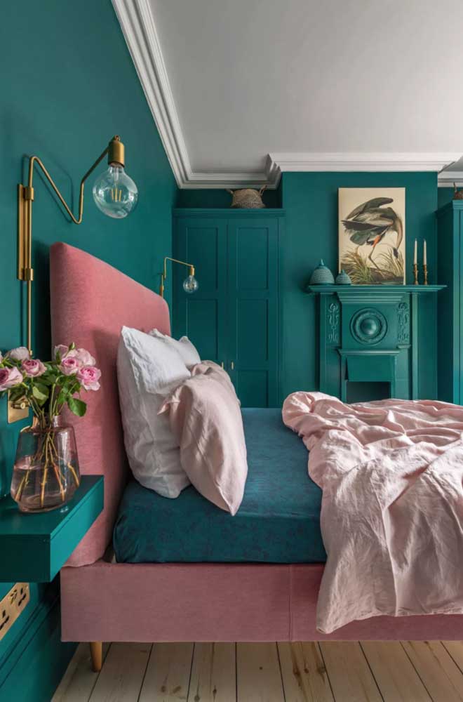 Essa paleta de cores que combinam com rosa deixa o quarto aconchegante e moderno