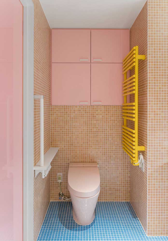 Paleta de cores que combinam com rosa para a decoração do banheiro 